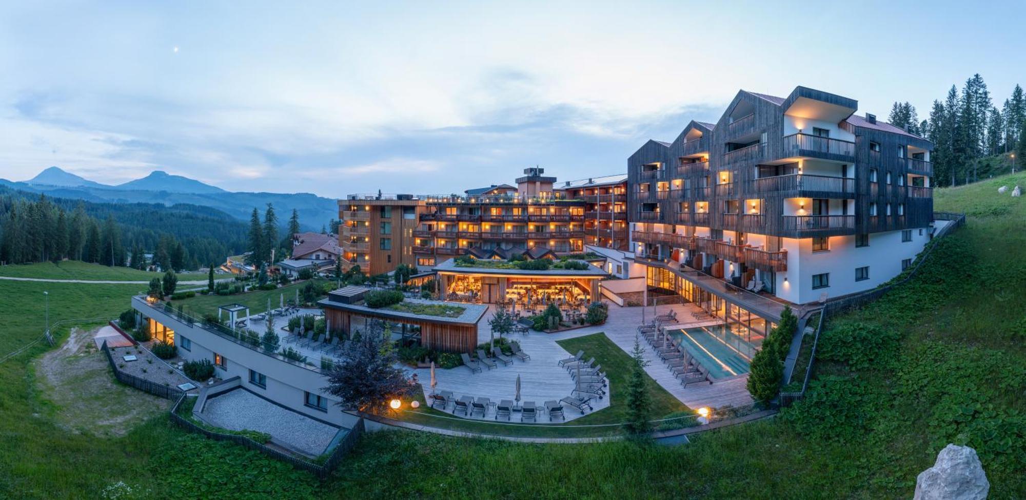 Hotel Cristal Obereggen Bagian luar foto